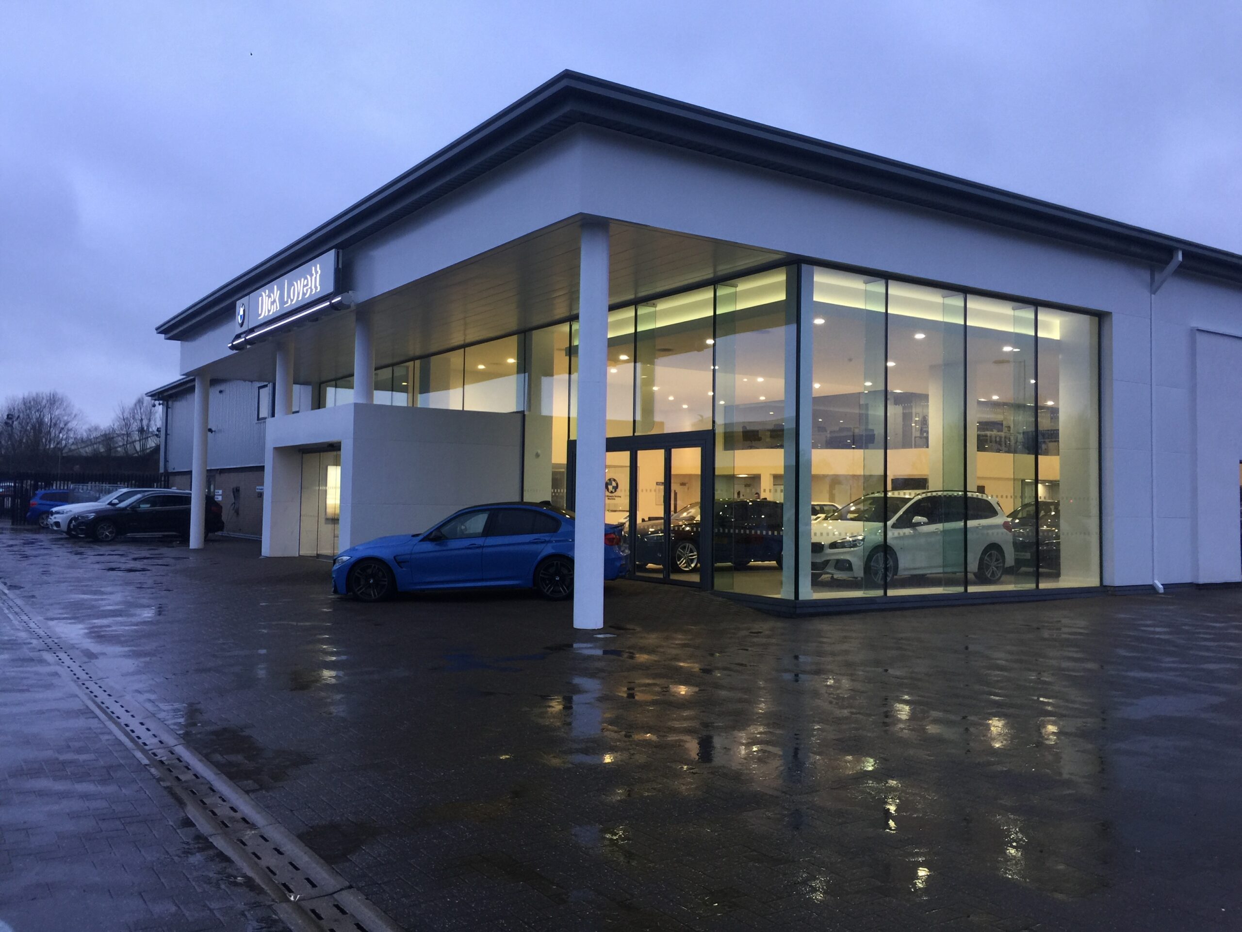 BMW (Dick Lovett) Motorbike showroom in Swindon – Motorrad